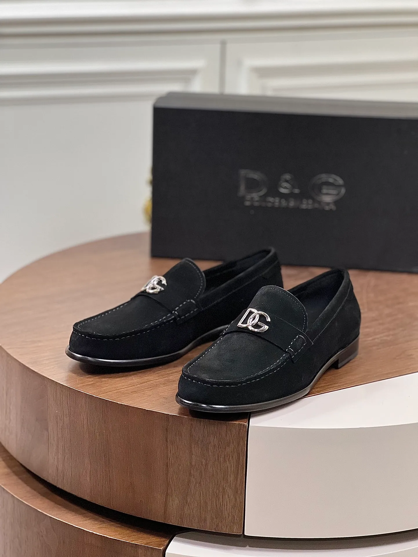 Factory price: 960💰••New product••Dolce&Gabb*_Dg high-end men's formal shoes and casual leather shoes. First-layer cowhide upper imported from Italy. You can see the leather texture at a glance. Breathable calfskin lining. High-end and luxurious leather outsole. Unique style. Finely crafted details! Size: 39-44 (38.45.46 customized)